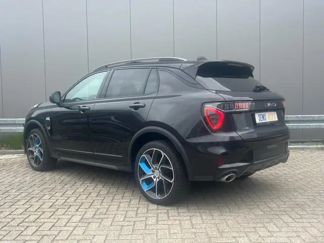 Lynk & Co 01