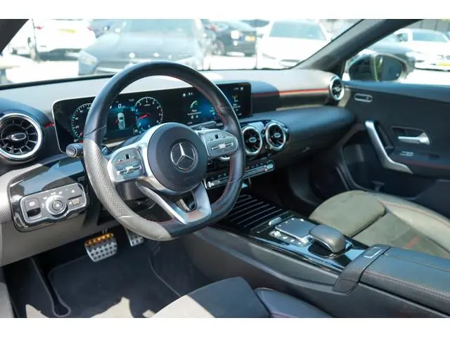 Mercedes-benz A-klasse 180 Bns Solution AMG | Pano | Camera | Magno | Cruise