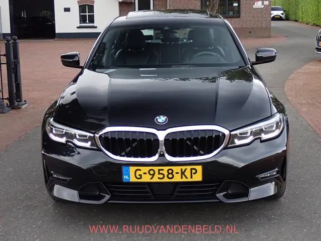 BMW 3-serie 320D High Executive Edition / HEAD-UP / SCHUIFKANTEL-DAK / CARPLAY / CAMERA