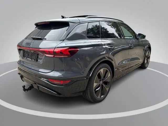 Audi Q6 e-tron S edition 83 kWh 252pk · Panoramadak · Inklap. Trekhaak · Luchtvering · 360 Camera ·...