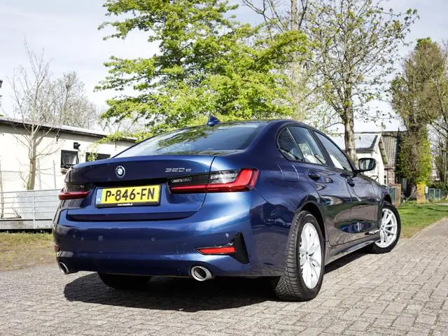 BMW 3-serie 320e Business Edition Plus 1e-Eig. & Keurig-Onderh. BOVAG-Garantie. NL-Auto.