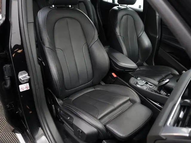 BMW X1 sDrive20i High Executive Aut- NAP 130dkm, Dealer Onderhouden, Head Up, Leder Interieur, Sfeer...