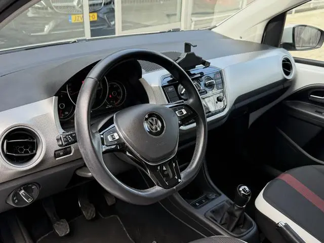 Volkswagen Up! 1.0 5DRS *!* HIGH UP *!* NAVI/ CRUISE/ LMV/ MF STUUR *!*