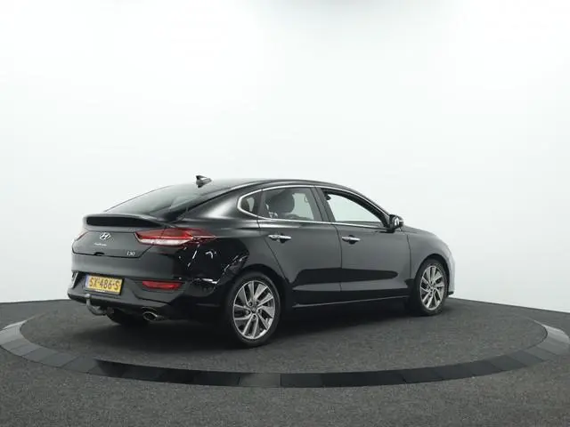 Hyundai i30 Fastback 1.0 T-GDI Premium | Trekhaak | Navigatie | Camera