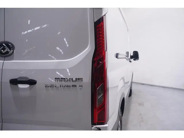 Maxus Deliver9