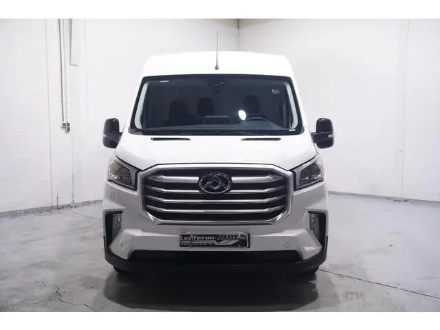 Maxus Deliver9