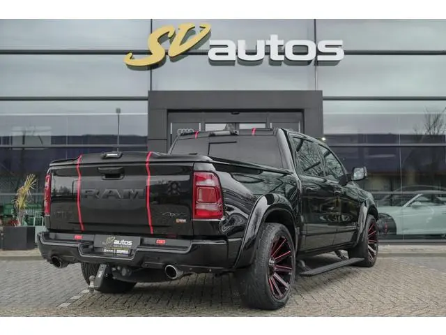 Dodge Ram 1500 5.7 V8 401pk 4x4 Limited LPG G3 Widebody Black&Red Luchtvering Trekhaak Head-up Harma...