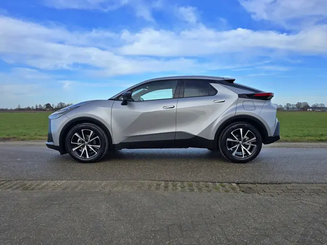 Toyota C-HR 1.8 Hybrid 140 Dynamic - 140 Pk - Euro 6 - (Nw Model) ParkeerCamera - AppleCarplay Andro...