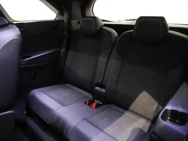 Peugeot e-5008