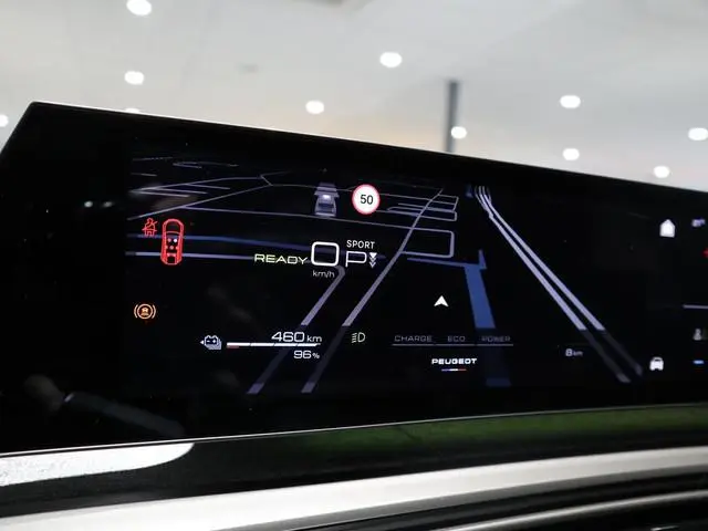 Peugeot e-5008