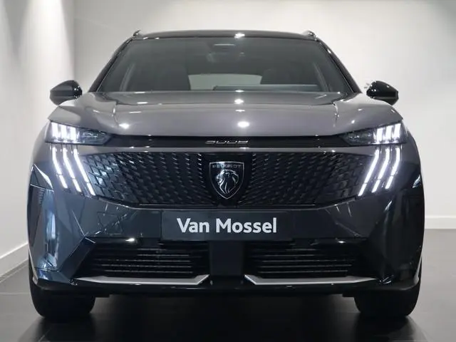 Peugeot e-5008