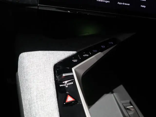 Peugeot e-5008
