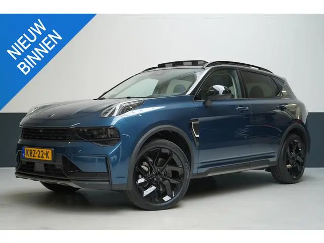 Lynk & Co 01 1.5 | Zwart optiek | 360 camera | Panoramadak | Navigatie | Memory | Apple CarPlay
