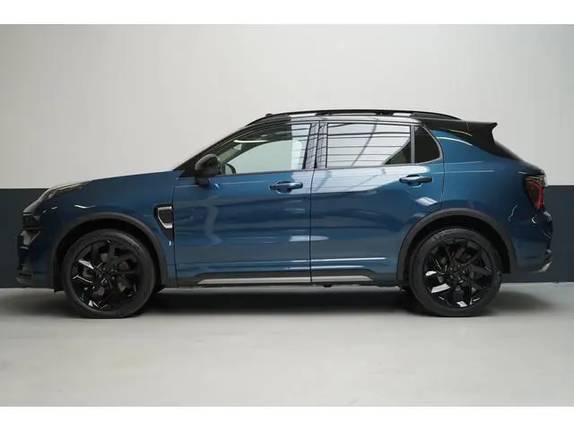 Lynk & Co 01 1.5 | Zwart optiek | 360 camera | Panoramadak | Navigatie | Memory | Apple CarPlay