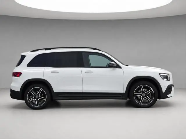 Mercedes-Benz GLB 200 Business Solution AMG | Panoramadak | Trekhaak | Memory stoelen | Rijassistent...