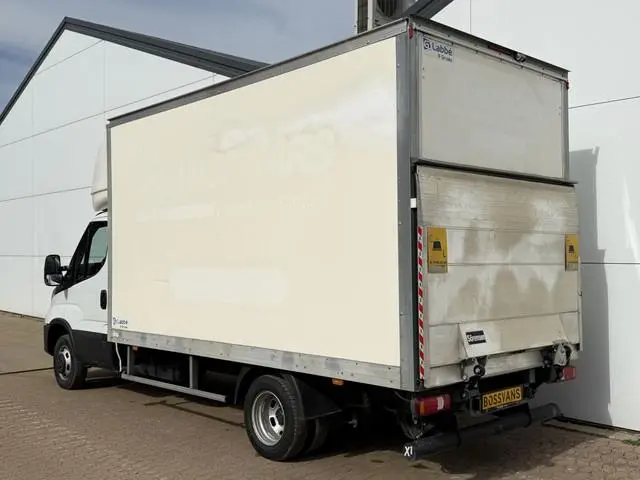 Bakwagen Laadklep Zijdeur Camera Climate Control Bluetooth Luchtgeveerde stoel Meubelbak Koffer