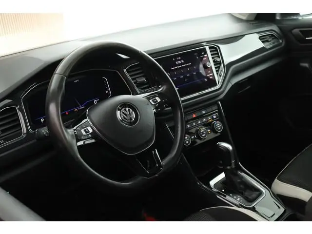 Volkswagen T-Roc 1.5 TSI 150pk DSG Style Trekhaak Camera Virtual Cockpit LED Carplay Stoelverwarming