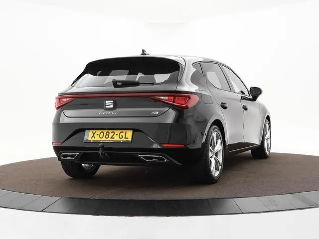 SEAT Leon 1.0 TSI FR 110pk FR · Apple/Android Car Play · Camera · Elekt. inklapbare spiegels · Navig...