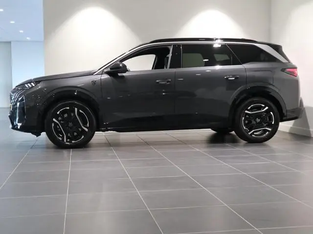 Peugeot e-5008