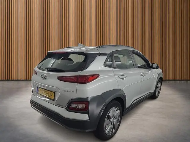 Hyundai Kona EV Comfort 64 kWh 1e-Eig. & Dealer-Onderh. BOVAG-Garantie. NL-Auto.