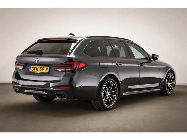 BMW 5-serie Touring 530e xDrive M-Sport High Executive | LASER LED | HEAD UP | TREKHAAK