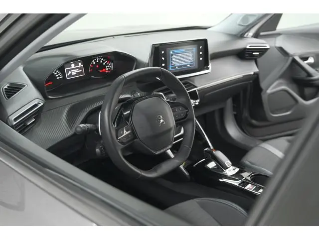 Peugeot 2008 PureTech 130 EAT8 Allure Pack | Trekhaak | Camera | Navigatie | Parkeersensoren