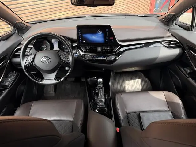 Toyota C-HR 1.8 Hybrid Dynamic Camera / Trekhaak / Leer / Navi / Clima / Stoelverwarming