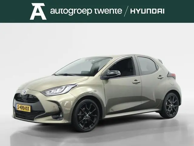 Toyota Yaris 1.5 Hybrid Executive | All season | Navigatie | Camera | Adaptive cruise