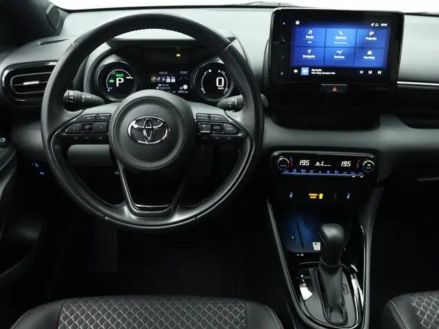 Toyota Yaris 1.5 Hybrid Executive | All season | Navigatie | Camera | Adaptive cruise