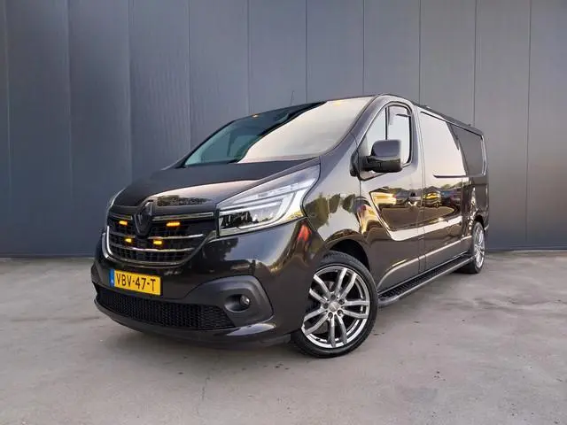 Renault Trafic 2.0 dCi 145 PK DUBBELE CABINE L2H1 DUBBEL CABINE CAMERA LED TREKHAAK ECC NAVI CRUISE