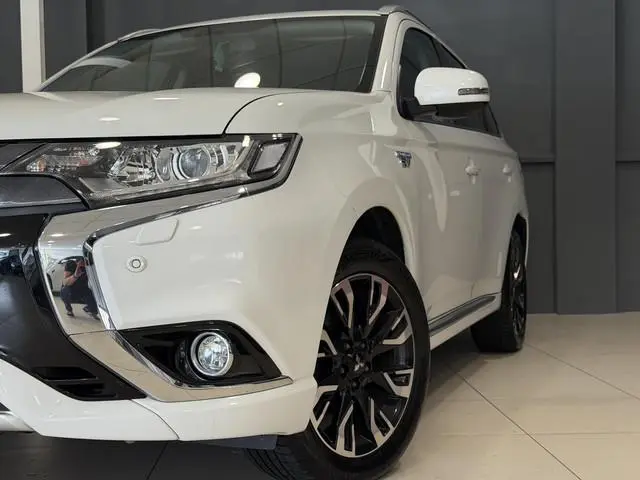 Mitsubishi Outlander 2.0 PHEV Executive Edition | Trekhaak | SOH 65% |