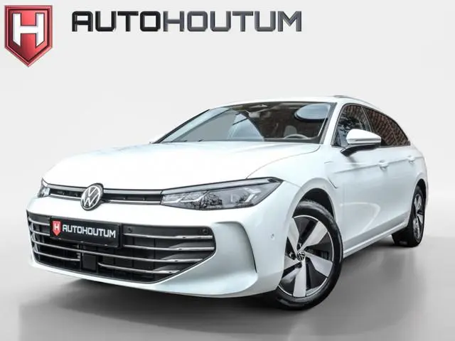Volkswagen Passat Variant 1.5 TSI eHybrid 150 kW Business | Trekhaak | Head-up