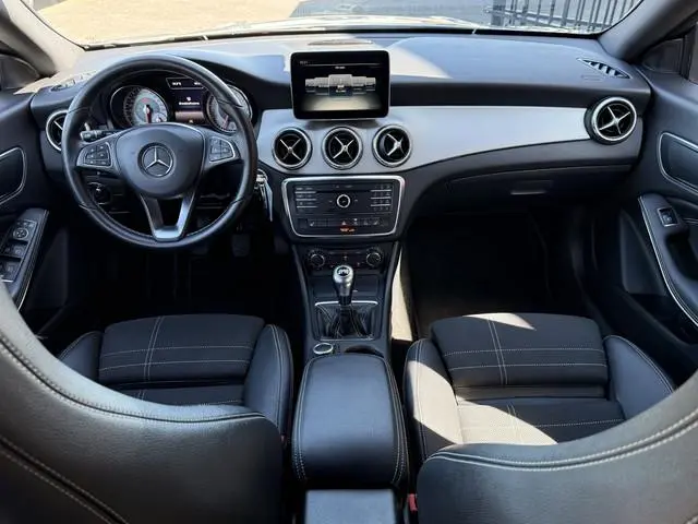Mercedes-Benz CLA-klasse Shooting Brake 180 Lease Edition Navi / Clima / Lm Velgen / Half Leer / PDC