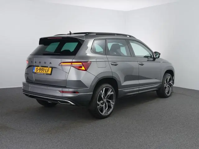 Skoda Karoq 1.5 TSI ACT Sportline Business | Pano | Camera | Carplay | Cruise |