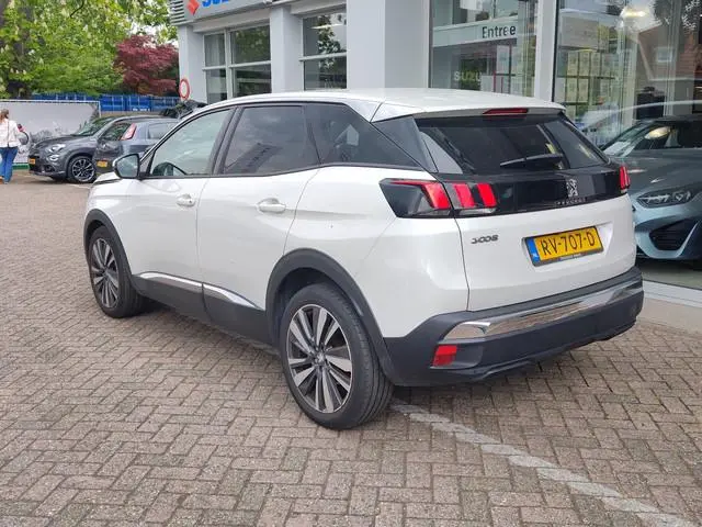 Peugeot 3008 1.2 PURETECH ALLURE met NW. DISTRIBUTIE | Elek. klep | Keyless