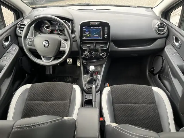 Renault Clio 0.9 TCe Bose / Camera / PDC V+A / Stoelverw. / Climate / Keyless / 17''LMV /