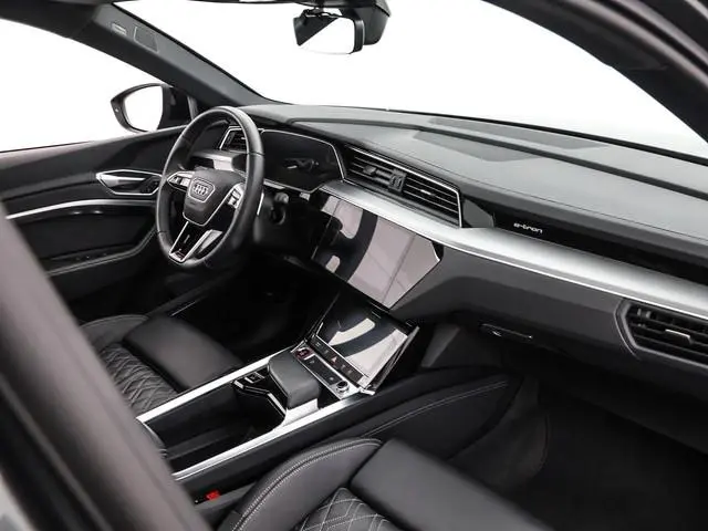 Audi e-tron S quattro 95 kWh 503pk · SOH 98,5% · Panoramadak · Luchtvering · Camera · Leder Valcona...