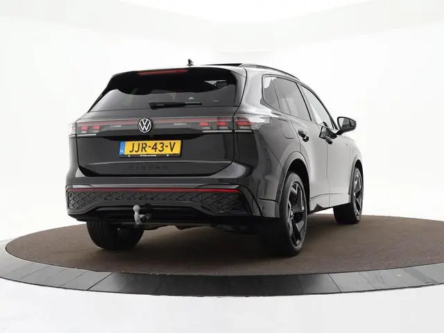 Volkswagen Tiguan 1.5 eHybrid 272pk DSG R-Line Edition · Panoramadak · 360 Camera · Inklap. Trekhaak...
