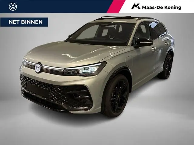 Volkswagen Tiguan 1.5 272pk DSG eHybrid R-Line · Panoramadak · Trekhaak · Harman Kardon · 20'' · 360...