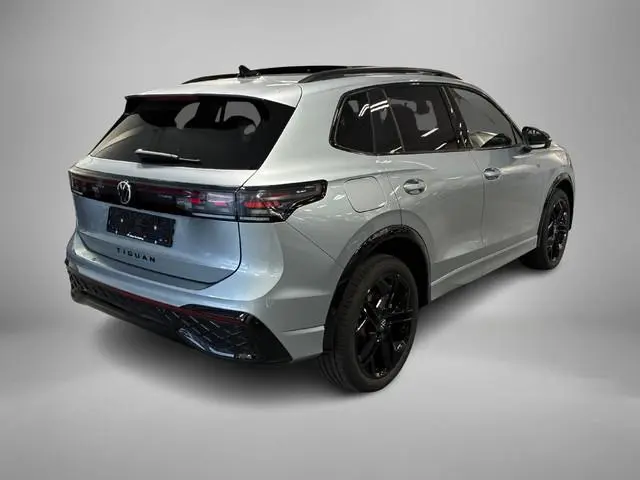 Volkswagen Tiguan 1.5 272pk DSG eHybrid R-Line · Panoramadak · Trekhaak · Harman Kardon · 20'' · 360...