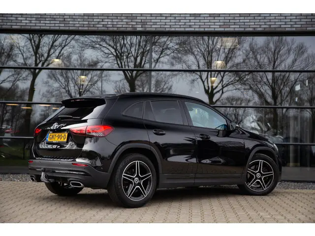 Mercedes-Benz GLA-klasse 200 AMG Line , Trekhaak, Achteruitrijcamera, Stoelverwarming,