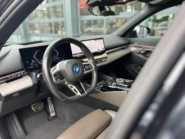 BMW 5-serie Touring 550e xDrive | Panoramadak | Head-Up