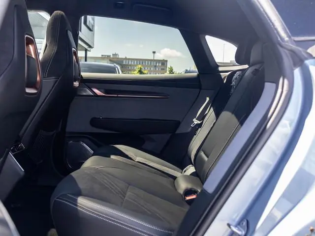 Zeekr 001