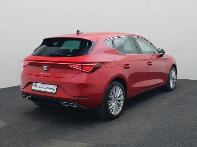 SEAT Leon 1.5 eTSI 150PK DSG Excellence · Navigatie · Stoel -& stuurverwarming · Camera + Parkeersen...