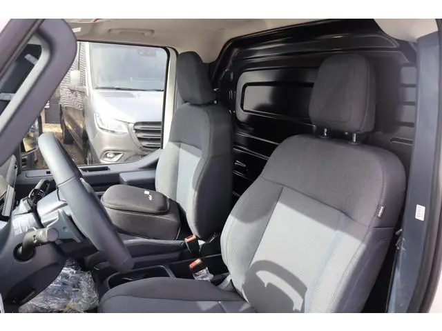 Kia PV5 L2 Longe Range 71.2 KWh Plus 416km WLTP Sidesteps