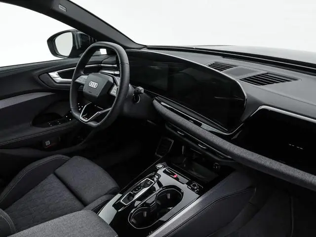 Audi A5 Avant 2.0 e-hybrid 299pk Quattro S Edition · Camera · Inklap. Trekhaak · ACC · Apple/Android...