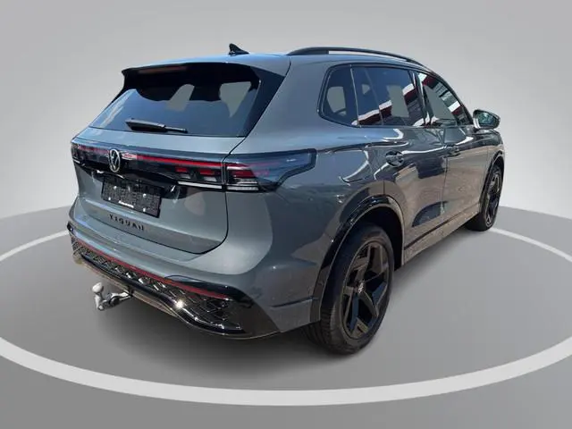Volkswagen Tiguan 1.5 eHybrid 204pk DSG R-Line Edition · Inklap. Trekhaak · 360 Camera · Matrix LED...