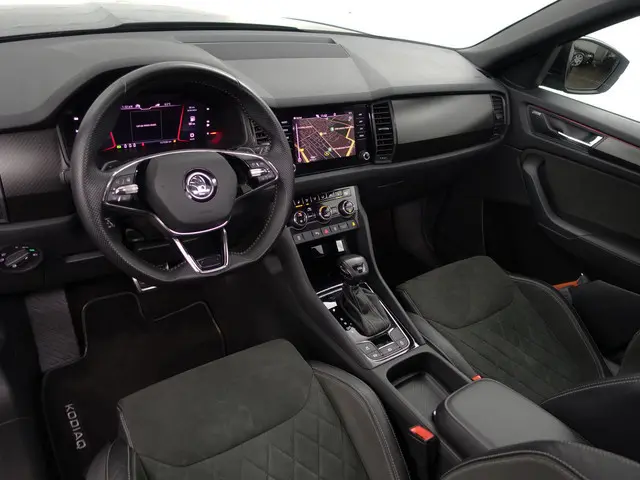 ŠKODA Kodiaq 1.5 TSI Sportline Business Aut- Panoramadak, Sport Interieur, Canton Audio, Carbon, Mem...