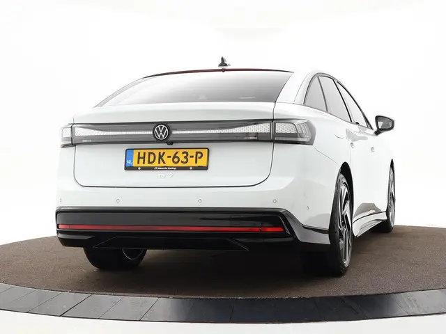 Volkswagen ID.7 Pro Business 286pk 77 kWh · 360 Camera · Head-Up · Alarm · Elek. Trekhaak · Keyless...