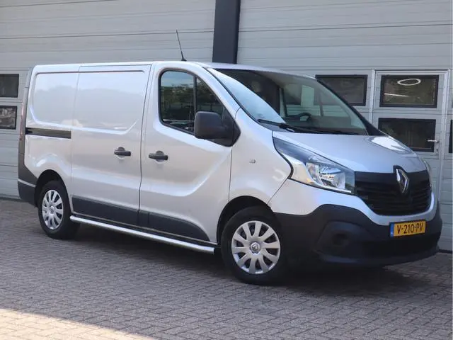 Renault Trafic 1.6 dCi Euro 6 - Airco - Trekhaak - Cruise - 3 Zits